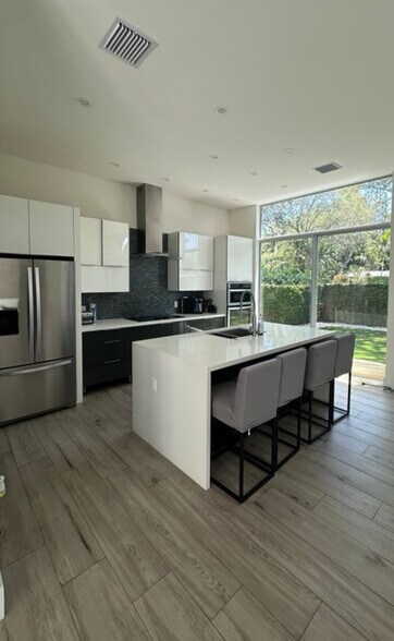 Building Photo - 2921 SW 38th Ct