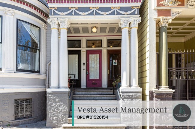 Building Photo - A Jaw-Dropping Light-Filled Three-Bedroom Home in the Heart of the City