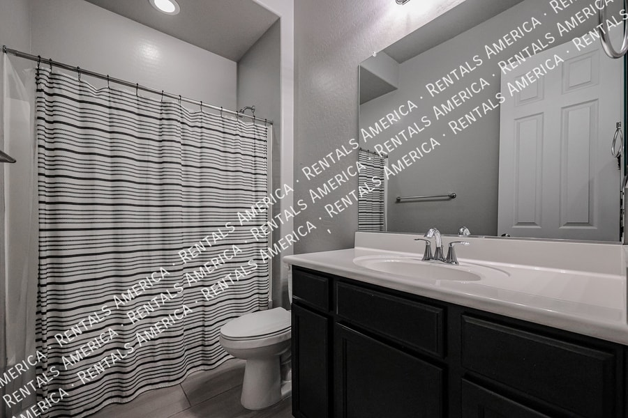 Building Photo - 8544 W Midway Ave