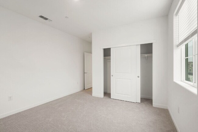 Building Photo - BRAND NEW BUILD 3000SQFT HOUSE FOR RENT