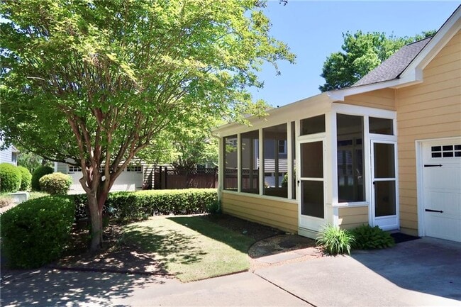 Building Photo - 515 Village Arbor Park NW