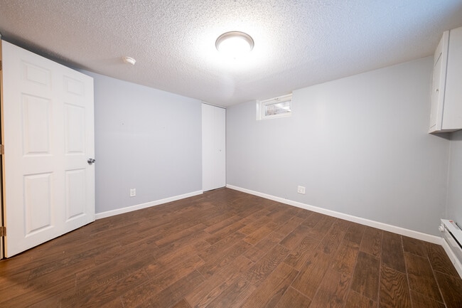 Building Photo - 2817 W 109th St