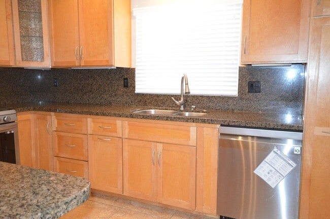 Building Photo - 3 Bedroom East Orange Home