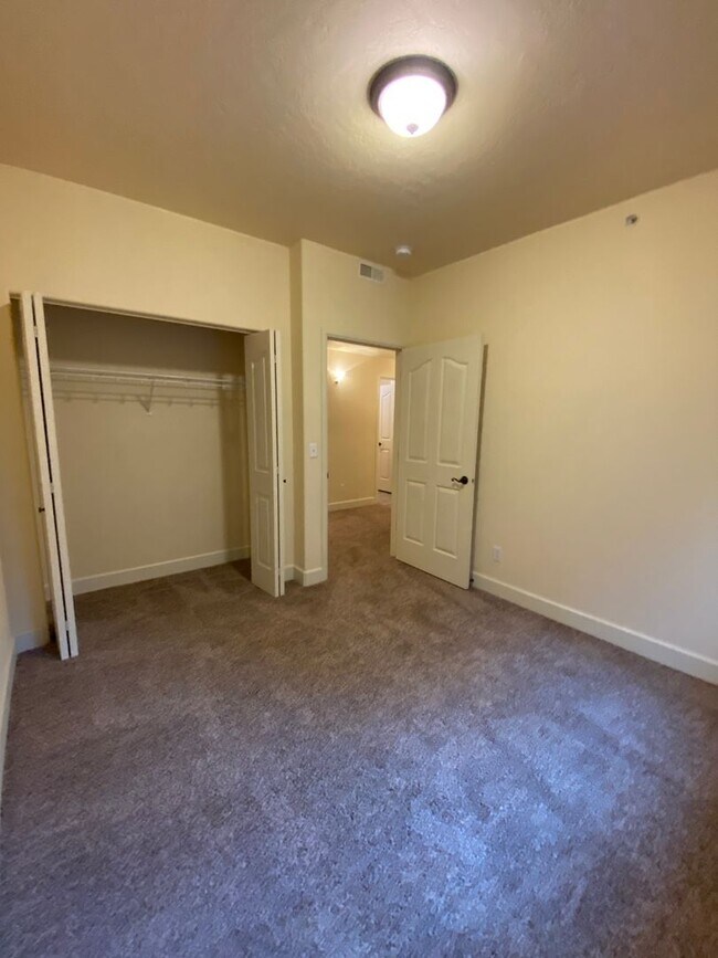 Building Photo - 6800 N Spurwing Loop