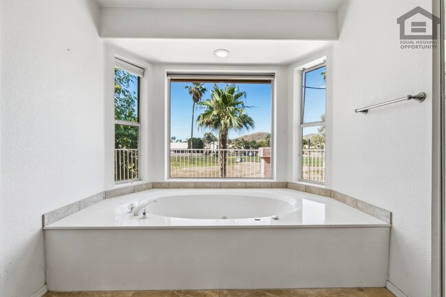 Building Photo - 5Bed/3Bath House at 67th Ave/Deer Valley Rd! Ready for Immediate Move-In! -- GOLF COURSE VIEWS! R...