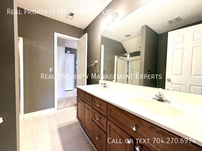 Building Photo - 5908 Moose Ln