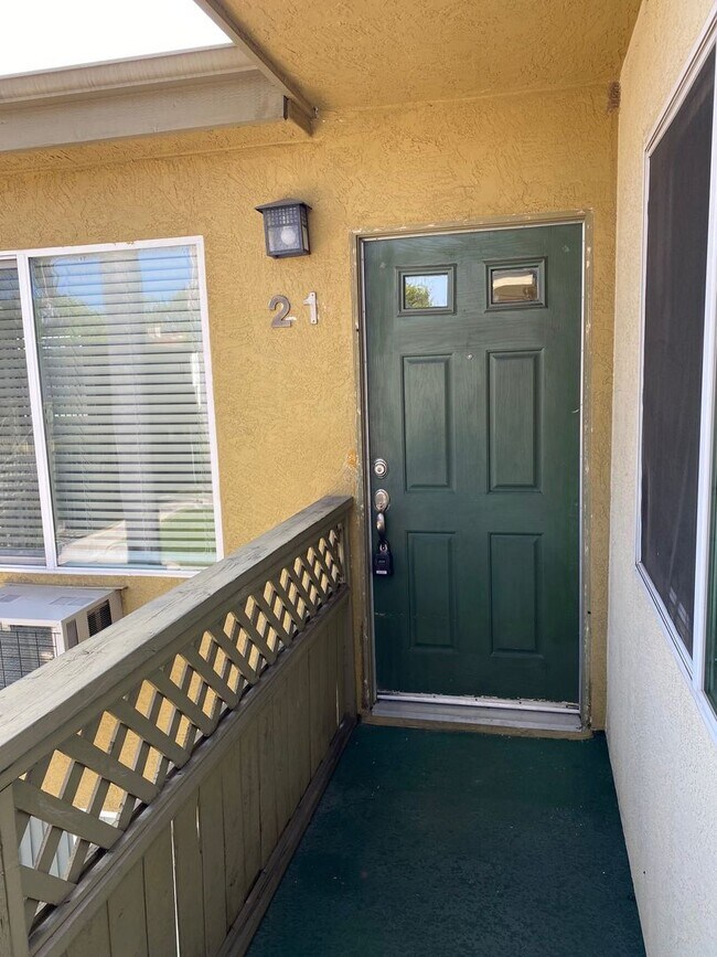 Building Photo - REDUCED! Clean-Compelety Remodeled Private...