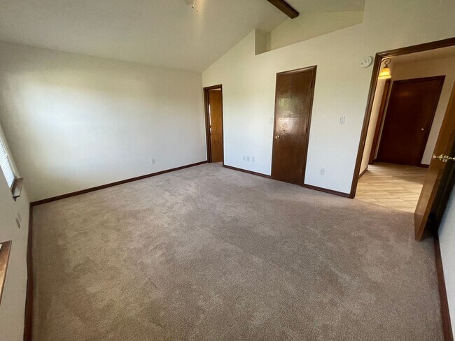Building Photo - 3 Bedroom Near Mariposa Park in Taylor Ranch