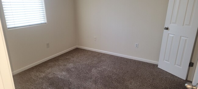 Building Photo - Adorable 3 bedroom 2.5 bath home in West S...