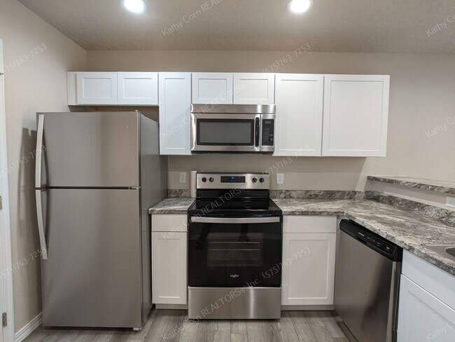 Building Photo - 2031 Janeway St