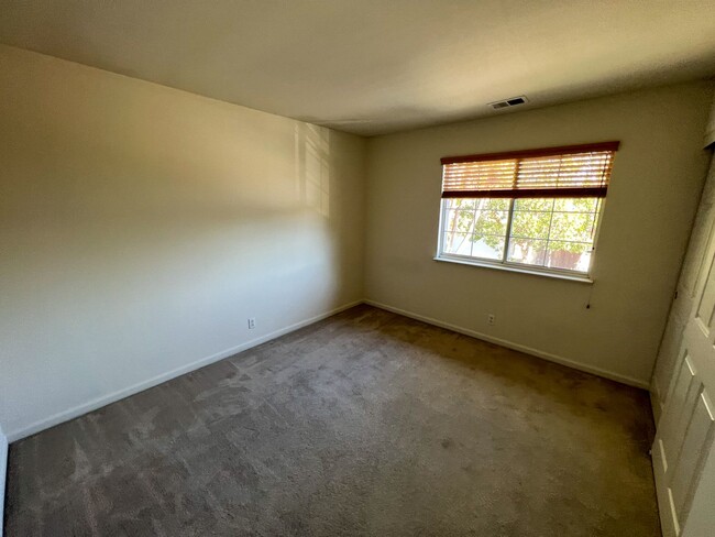 Building Photo - 4 Bedroom, 3 Bathroom Home in Heron Bay, S...