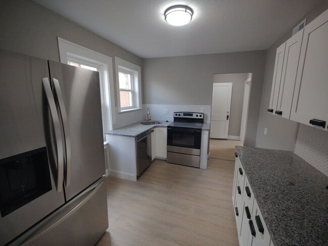 Building Photo - Modern Rehab in Prime Richmond Heights Location | New Appliances + W/D