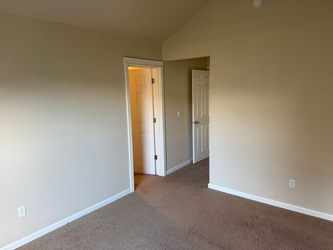 Building Photo - 4084 Aden Pl NE