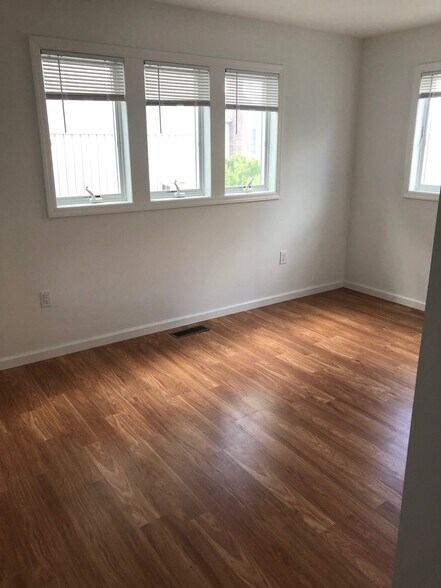 Building Photo - 37 Rochester Ave