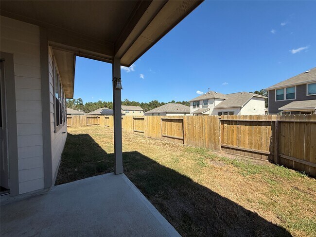 Building Photo - 2220 Cedar Vly Dr