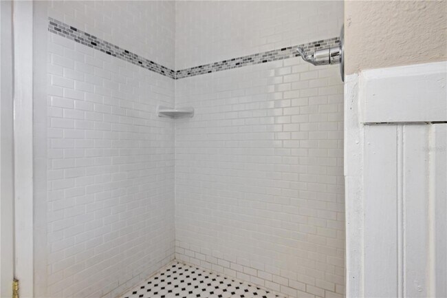 Building Photo - 1209 E Ida St