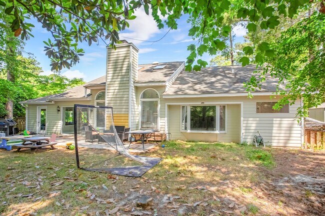 Building Photo - FURNISHED Coastal Retreat Near Wrightsville Beach in Desirable Masonboro Neighborhood