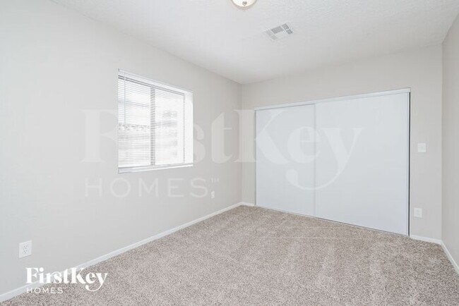 Building Photo - 6933 Kim Ave