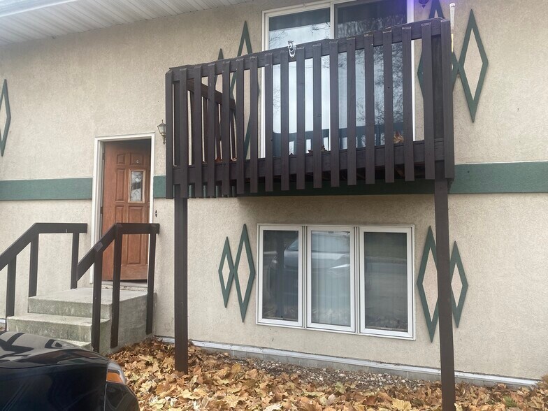 Building Photo - 205 W Cherry St