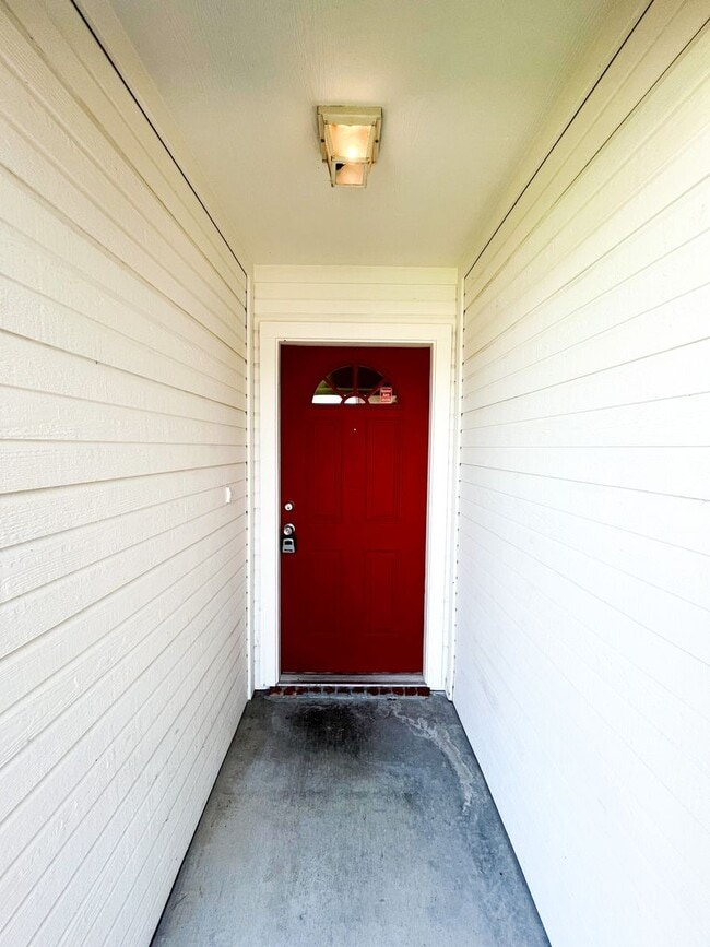 Building Photo - Available NOW!!!! Open floor plan features living room with fireplace, dining area, and large kit...