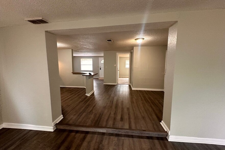 Building Photo - 1743 Palmdale St