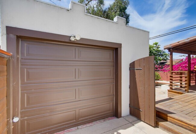 Building Photo - Historic Charm Meets Modern Living – Stunning 5 Bedroom Home on Iconic Myrtle Avenue