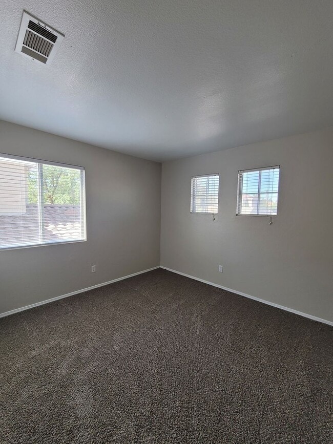 Building Photo - Beautiful 4 Bedroom Home in Green Valley