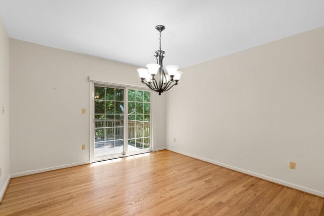 Building Photo - 3 Bed 3.5 Bath - Rockville Townhome - 2 Ca...