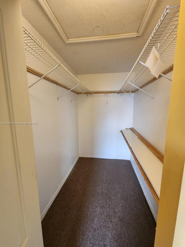 Building Photo - 820 NE 212th Terrace