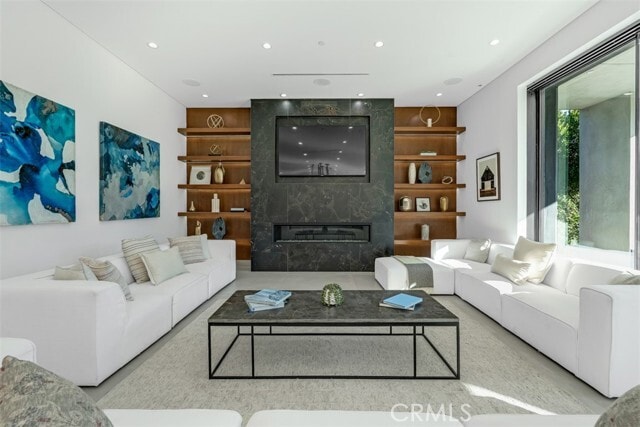 Building Photo - 13016 Chandler Blvd