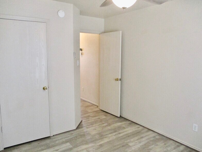 Building Photo - 165 Armadillo Ln