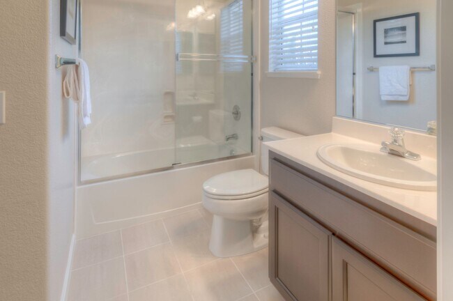 Building Photo - A must see beautiful 3 bedrooms 2.5 bathrooms single family home