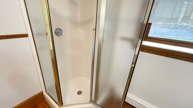 Building Photo - Gorgeous 3BR 1 Bathroom in Leominster