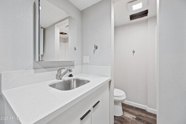 Building Photo - 3025 N 32nd St