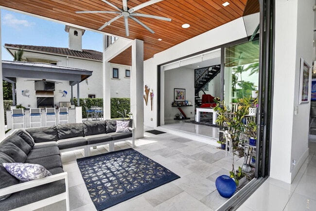 Building Photo - 334 Isle of Capri Dr