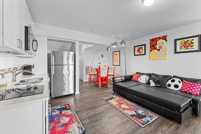 Building Photo - Grand View 115