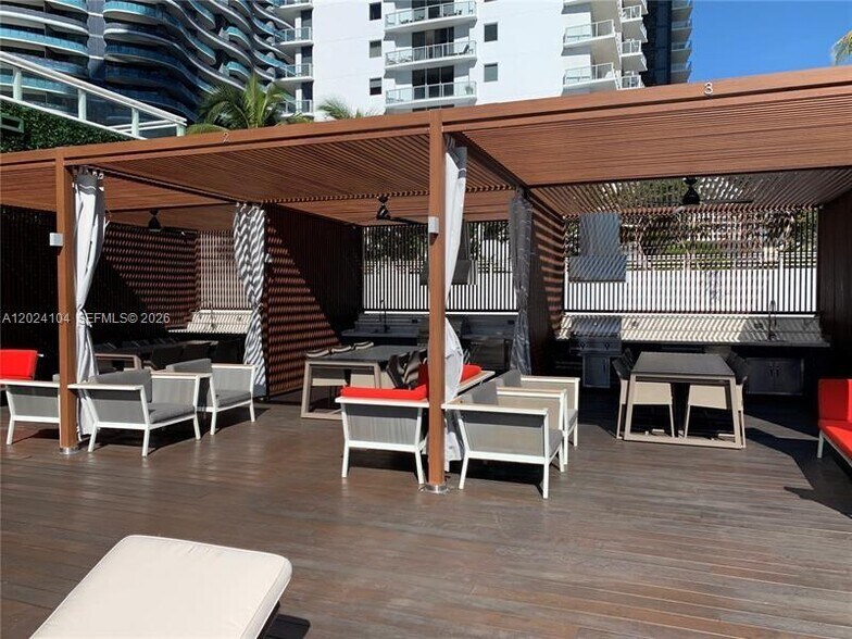 Building Photo - 1080 Brickell Ave