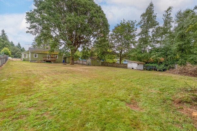 Building Photo - TWO BEDROOM HOUSE IN KELSO