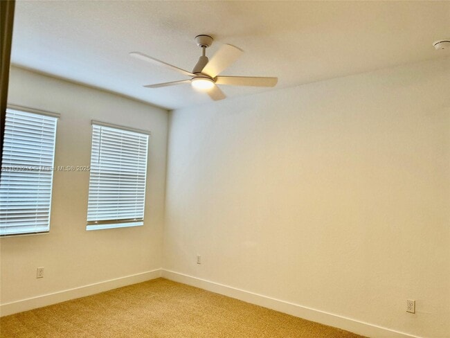 Building Photo - 142 SW 171st Ave