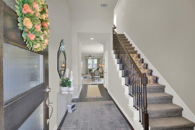 Building Photo - 305 Satsuma Dr