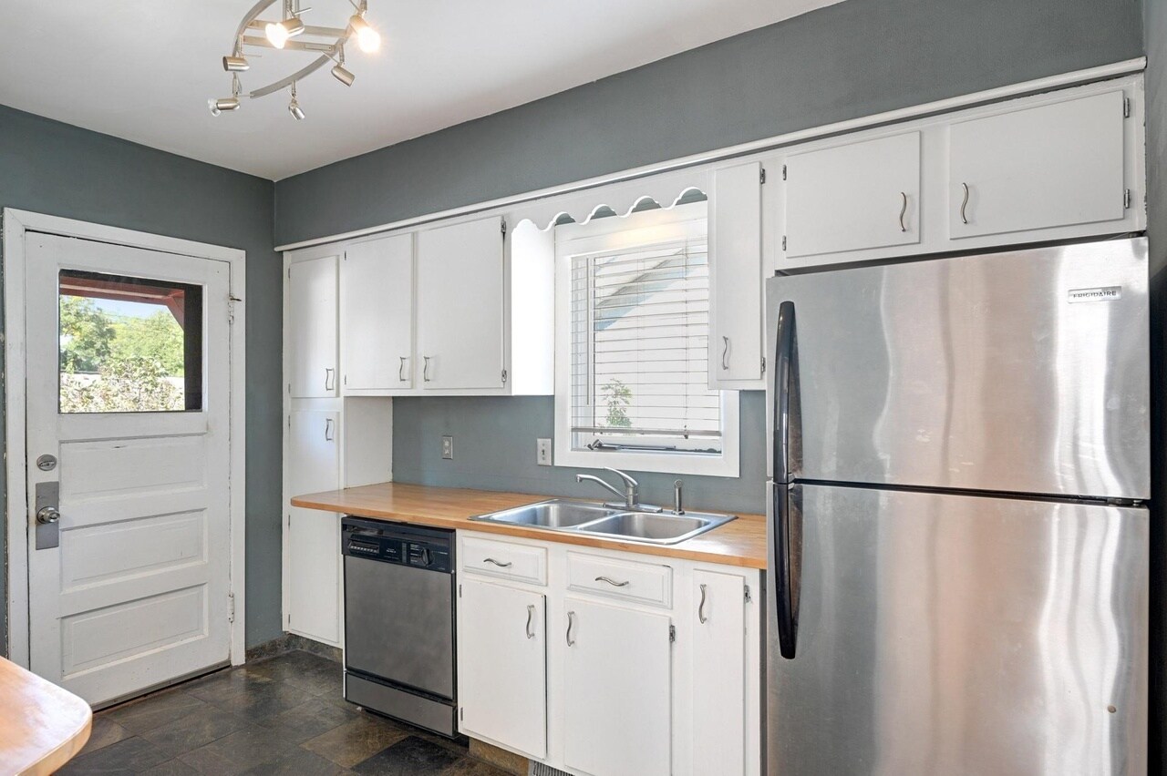 Building Photo - 2628 Ulysses St NE