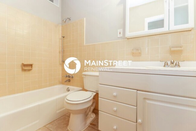 Building Photo - 2 Bedroom Pet-Friendly Home in Fort Myers,...