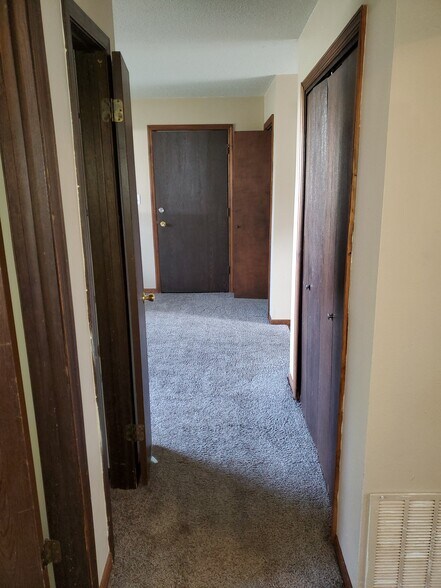 Building Photo - 2212 Piper Plz