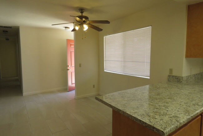 Building Photo - Desert home with oversized garage - move-i...