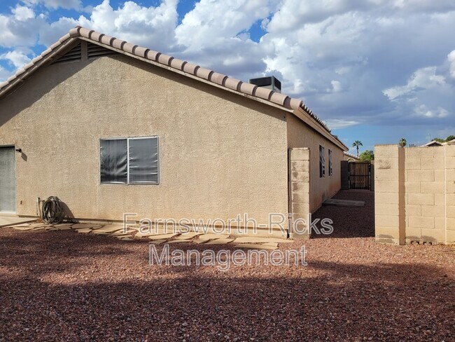 Building Photo - 5013 E Covina St