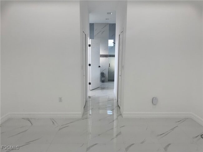 Building Photo - 1907 W 9th St