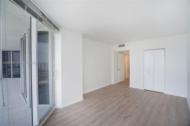 Building Photo - 21205 Yacht Club Dr