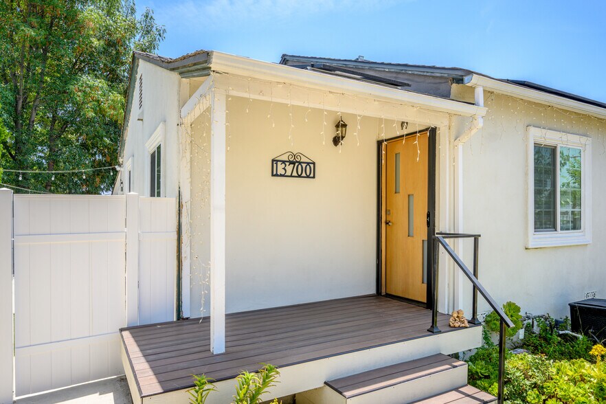 Building Photo - 13700 Branford St