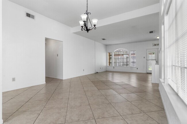 Building Photo - 5403 Haven Oaks Dr