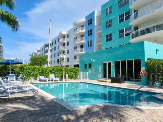 Building Photo - 1555 N Treasure Dr